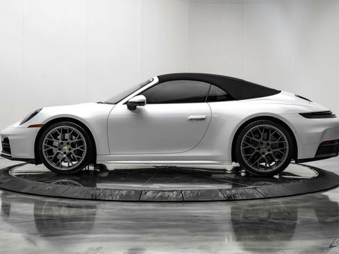 Used 2025 Porsche 911 Carrera RWD image 9