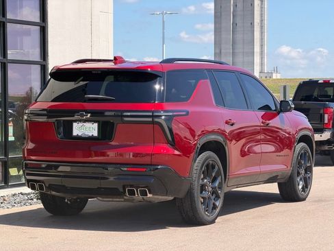 Used 2024 Chevrolet Traverse RS w/ LPO, Floor Liner Package AWD/4WD image 5