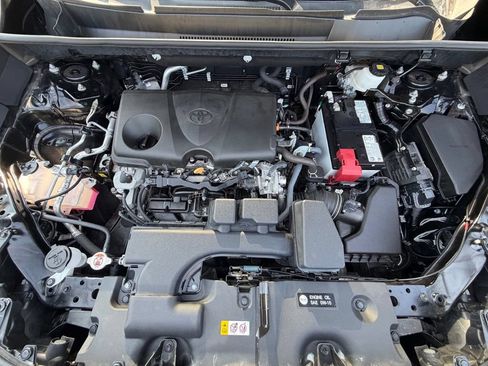 Used 2025 Toyota RAV4 XLE AWD/4WD image 17