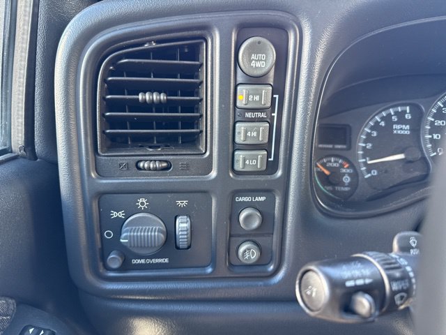 Used 2002 Chevrolet Avalanche 2500 AWD/4WD image 11
