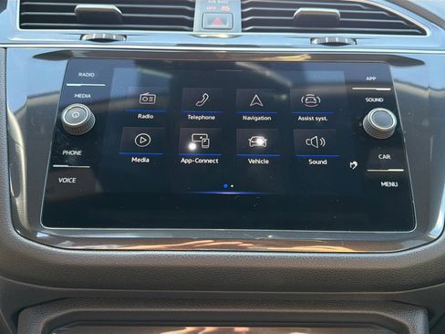 Used 2023 Volkswagen Tiguan SE R-Line image 32