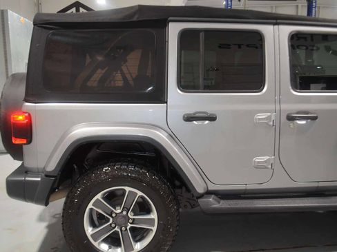 Used 2018 Jeep Wrangler Unlimited Sahara image 8