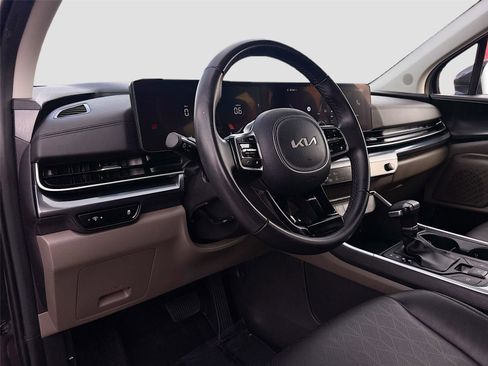 Used 2025 Kia Carnival FWD image 9