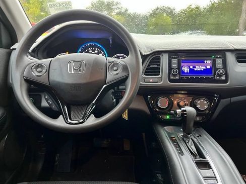 Used 2021 Honda HR-V LX image 9