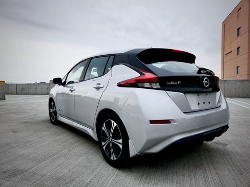 Used 2018 Nissan Leaf SV image 3