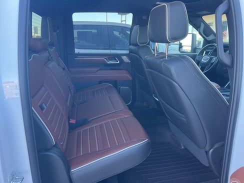 Used 2025 GMC Sierra 2500 Denali Ultimate image 10