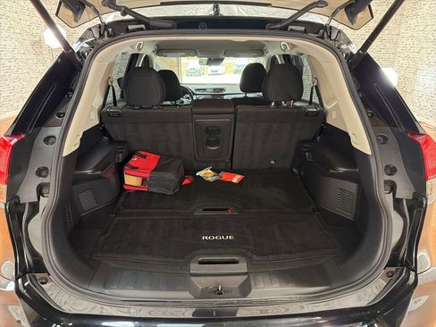 Used 2020 Nissan Rogue SV w/ Premium Package FWD image 13