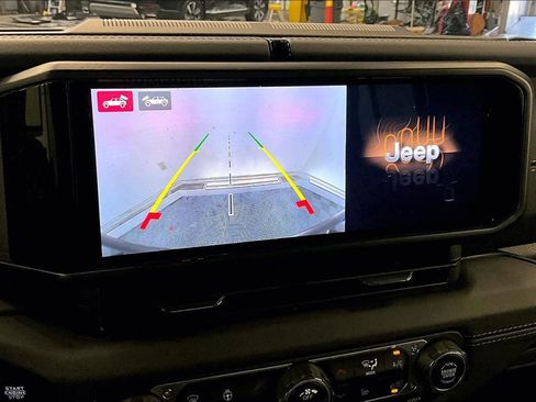 Used 2024 Jeep Wrangler Unlimited Sahara w/ Technology Group AWD/4WD image 20