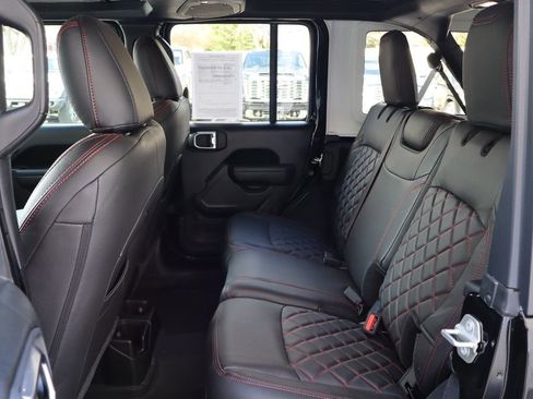 Used 2024 Jeep Wrangler Willys image 15