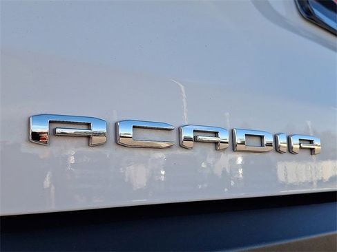 Used 2023 GMC Acadia SLT image 30