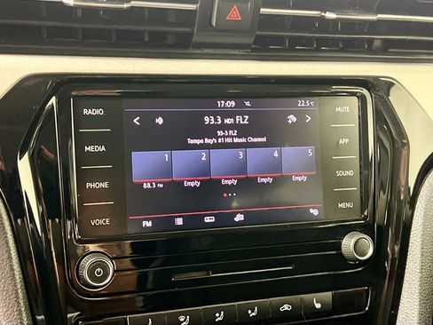 Used 2022 Volkswagen Passat 2.0T SE image 26