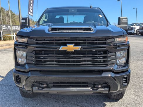 Used 2024 Chevrolet Silverado 2500 Custom w/ Custom Value Package image 2
