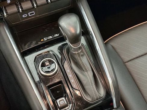 Used 2023 GMC Canyon AT4 image 15