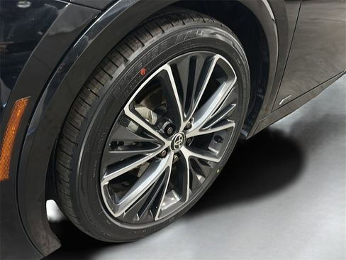 Used 2024 Toyota Prius XLE image 24