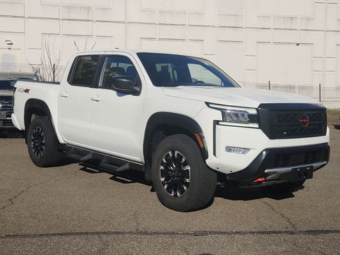 Used 2022 Nissan Frontier PRO-4X w/ Technology Package image 2