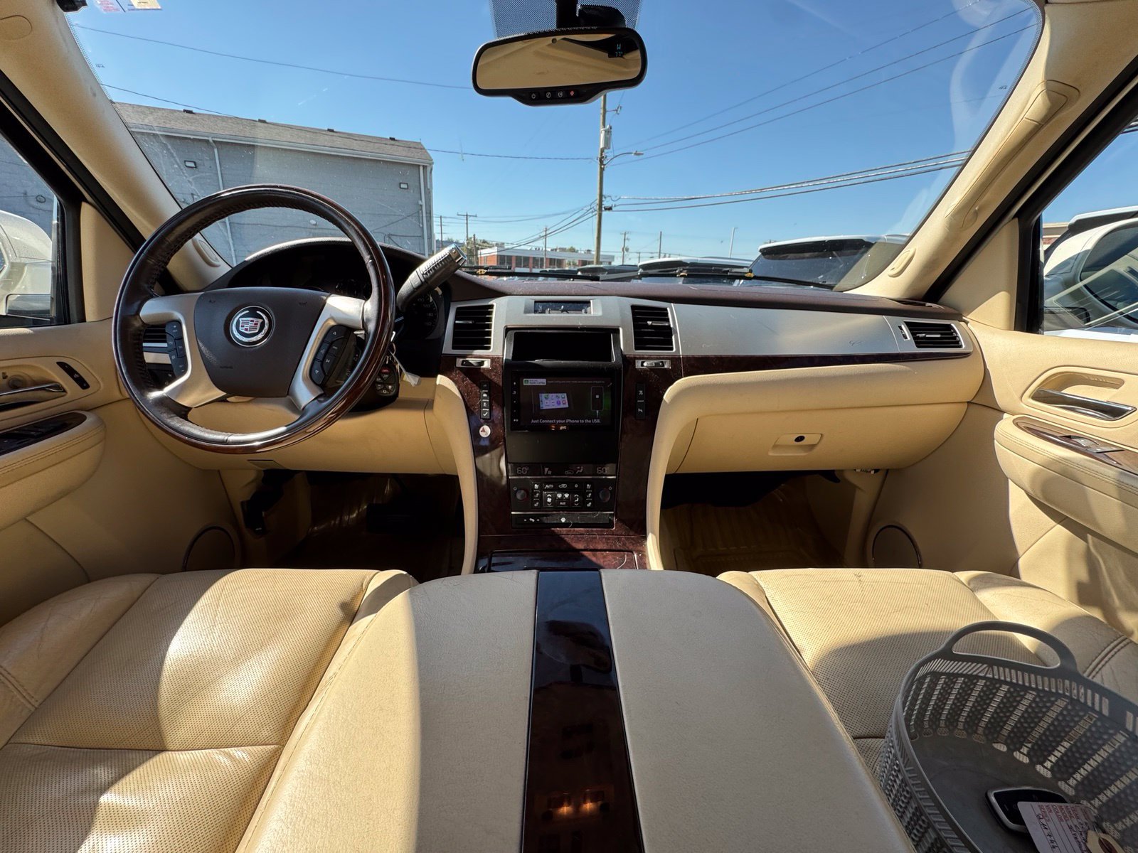 Used 2007 Cadillac Escalade AWD w/ Climate Package image 27