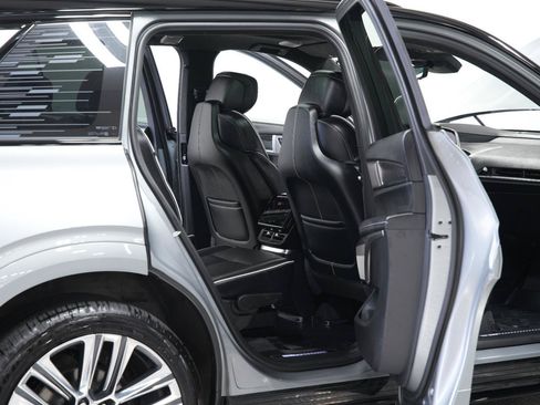 Used 2026 Cadillac Vistiq Platinum w/ LPO, Floor Liner Package AWD/4WD image 17
