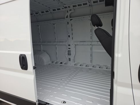 Used 2025 RAM ProMaster 2500 w/ Storage Group image 7