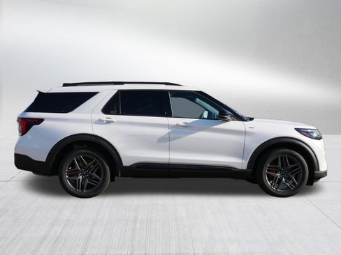 Used 2026 Ford Explorer ST-Line w/ ST-Line Street Pack AWD/4WD image 8