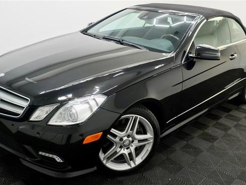 Used 2011 Mercedes-Benz E 550 Cabriolet image 2