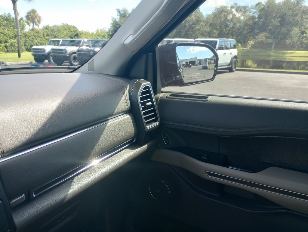 Used 2020 Ford Expedition Limited RWD image 32
