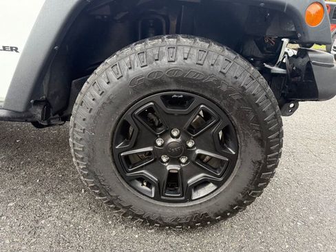Used 2013 Jeep Wrangler Sahara image 8