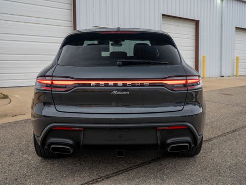 Certified 2025 Porsche Macan image 6