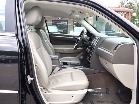 Used 2008 Chrysler 300 Touring RWD image 17