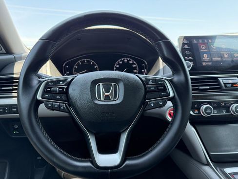 Used 2018 Honda Accord Touring image 25