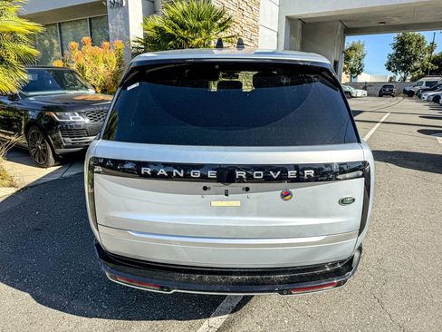 Used 2023 Land Rover Range Rover Long Wheelbase Autobiography image 12