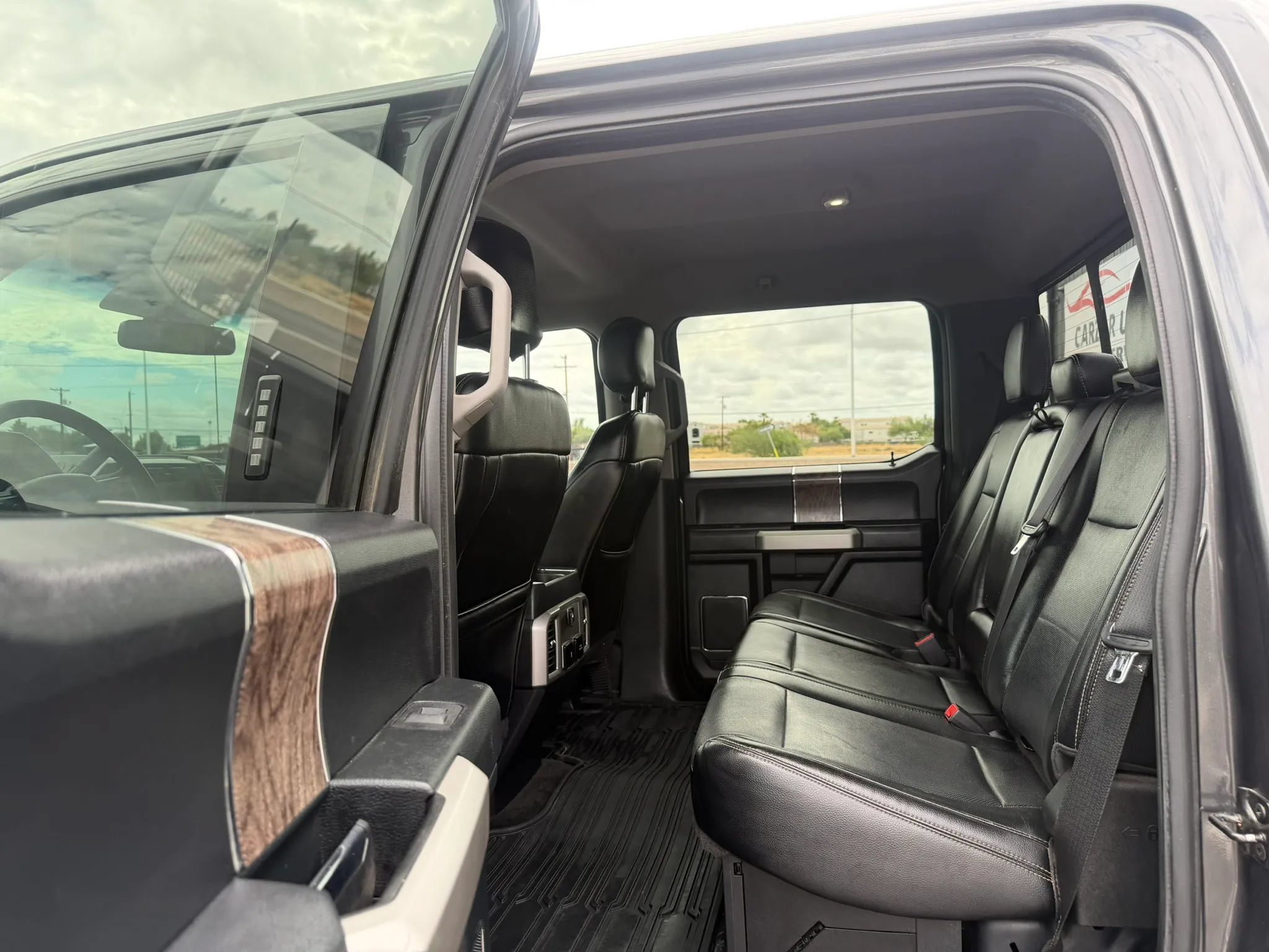 Used 2018 Ford F350 Lariat AWD/4WD image 24