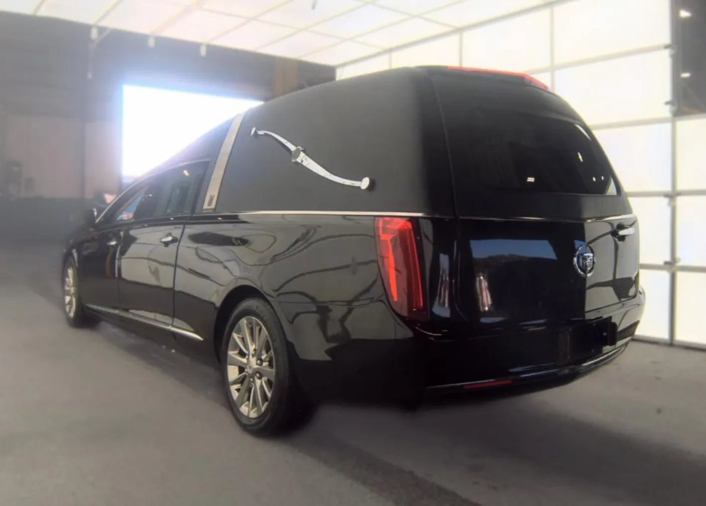 Used 2013 Cadillac XTS Hearse FWD image 2