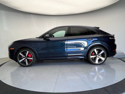 Used 2024 Porsche Cayenne Turbo image 2
