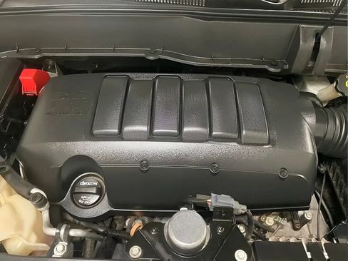 Used 2016 Chevrolet Traverse LT w/ Style and Technology Package FWD image 18