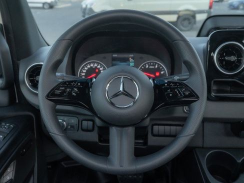 Used 2025 Mercedes-Benz Sprinter 2500 image 20