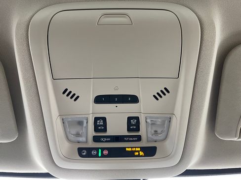 Used 2023 GMC Acadia Denali w/ Denali Ultimate Package AWD/4WD image 25