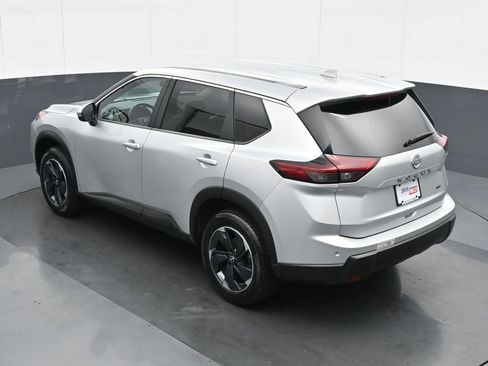 Used 2025 Nissan Rogue SV AWD/4WD image 19