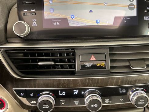 Used 2022 Honda Accord Touring image 12