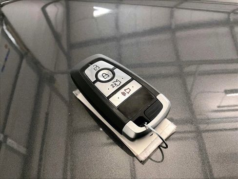 Used 2019 Ford Fusion SE AWD/4WD image 9