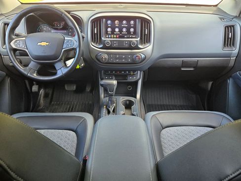 Used 2020 Chevrolet Colorado Z71 RWD image 16