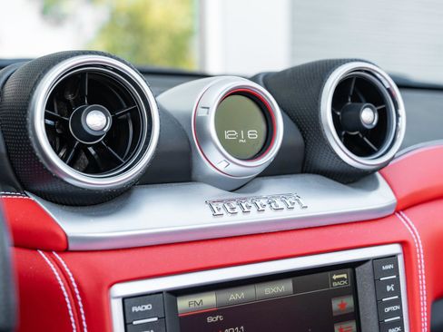 Used 2016 Ferrari California T image 28