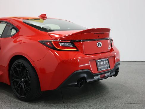 Used 2025 Toyota GR86 Premium w/ ALL Weather Mat Package (TMS) RWD image 10