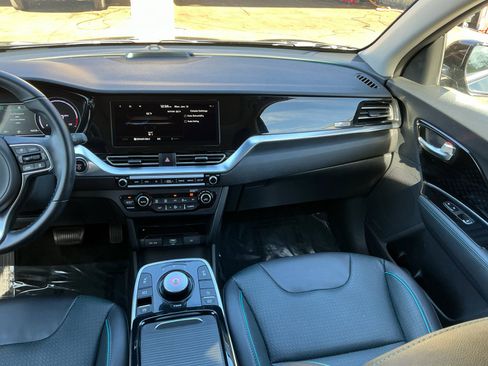 Used 2022 Kia Niro EX Premium image 16