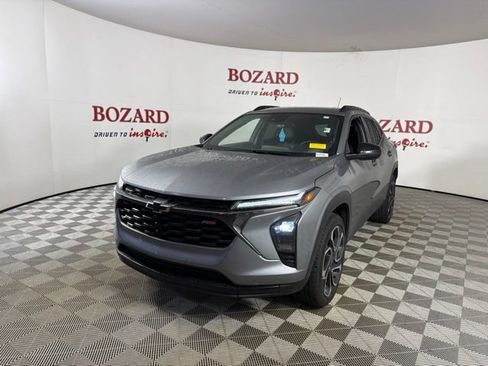 Used 2025 Chevrolet Trax RS w/ Driver Confidence Package FWD image 4