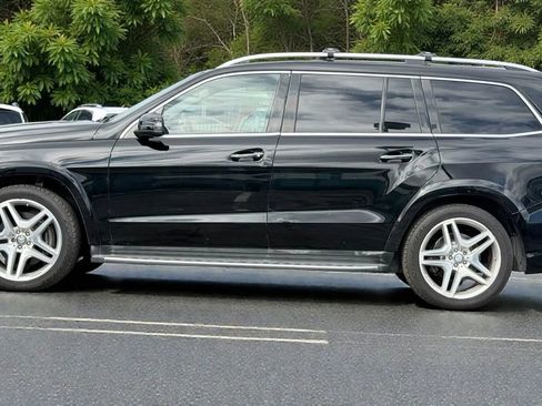 Used 2015 Mercedes-Benz GL 550 4MATIC image 4