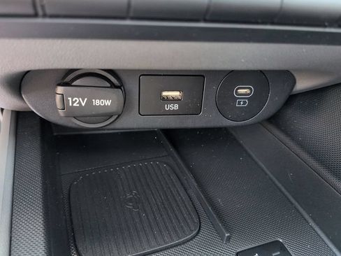 Used 2025 Hyundai Elantra SEL FWD image 23
