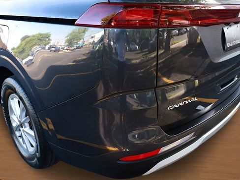 Used 2024 Kia Carnival LX FWD image 10