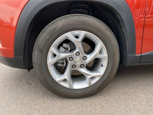 Used 2024 Chevrolet Trax LS w/ LS Convenience Package FWD image 25