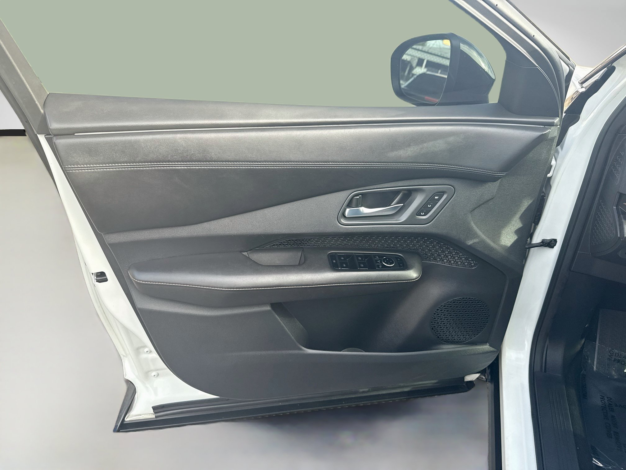 Used 2023 Nissan Ariya FWD image 20