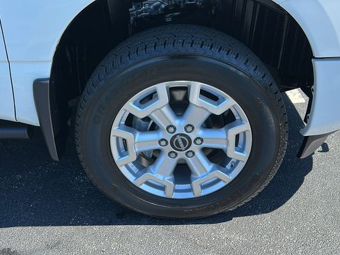 Used 2024 Nissan Titan SV w/ SV Convenience Package image 8